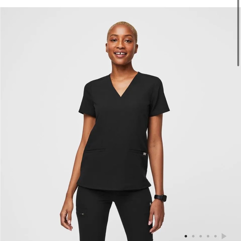 Black Figs Casma Three-Pocket Scrub Top Small